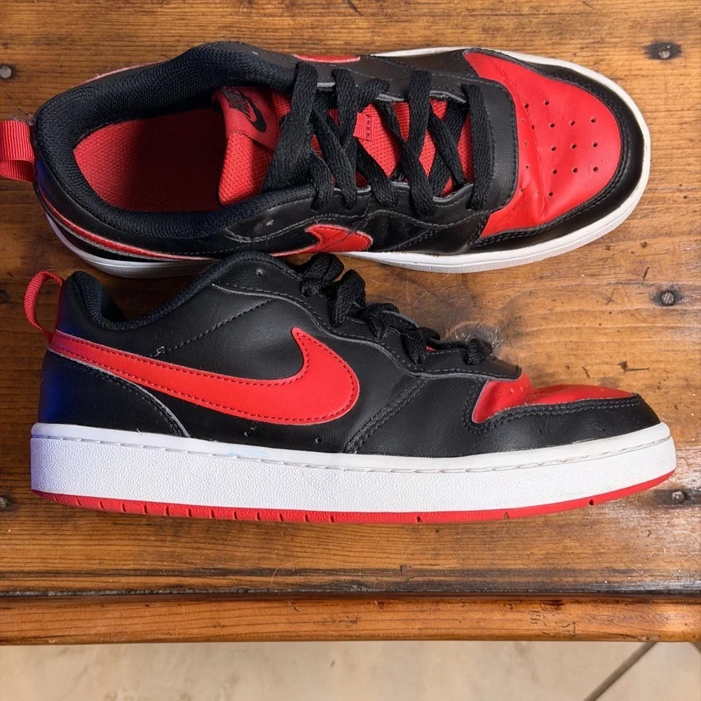 Nike Court Borough 2 Low Bred - red & black size 6Y